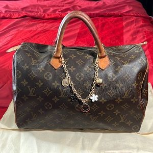 Authentic vintage Louis Vuitton speedy 35 W/O the strap and marks under pocket!